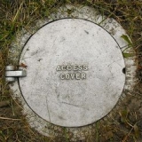 Closeup of access cover and rim.